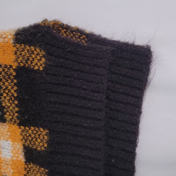 Sweater - Picture 4 of 6